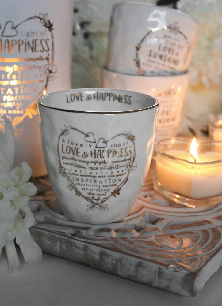 Mugg Love and Happiness från Majas lyktor säljs till förmån för Barncancerfonden